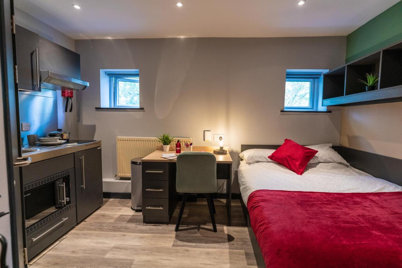 Apartment Sherbourne Village *