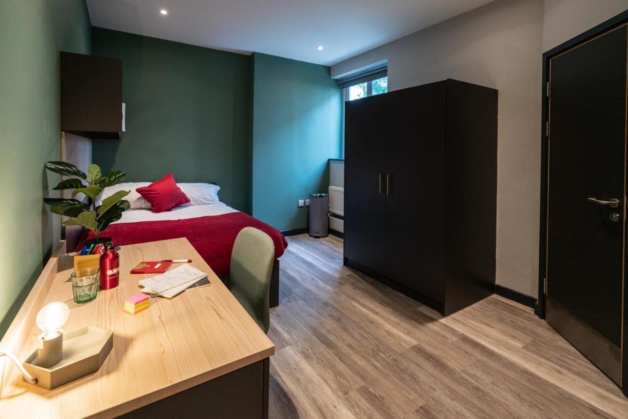 Apartment Sherbourne Village *